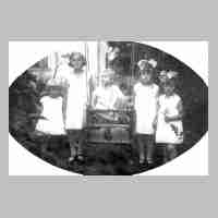 094-0134 Schirrau 1930, Erika Packschies, Evi, Dieter, Gitta und Traudl Darge.jpg